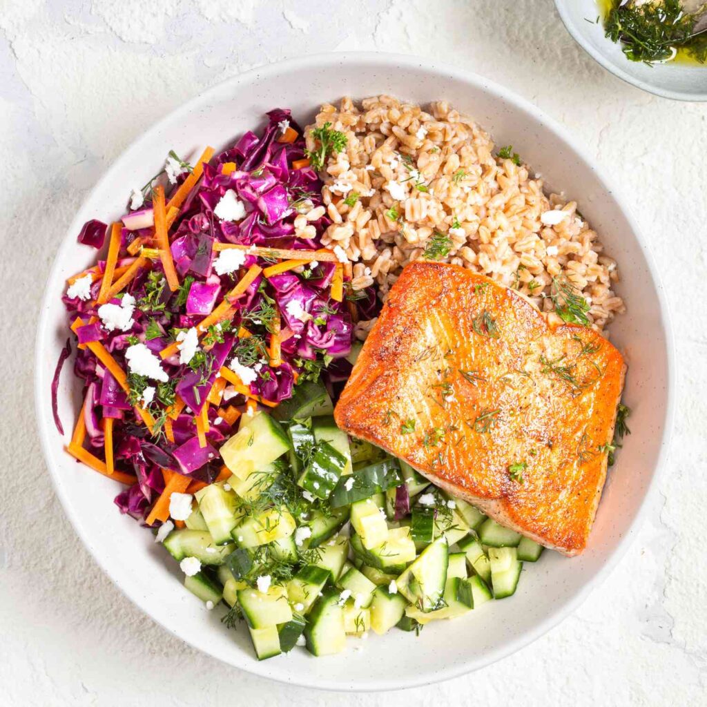 Healthy diabetic meal plate with low-carb, high-fiber foods